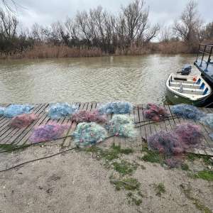 Peste 1700 de metri de plase de pescuit și 350 kg de pește capturat ilegal, descoperite de către polițiștii de frontieră tulceni