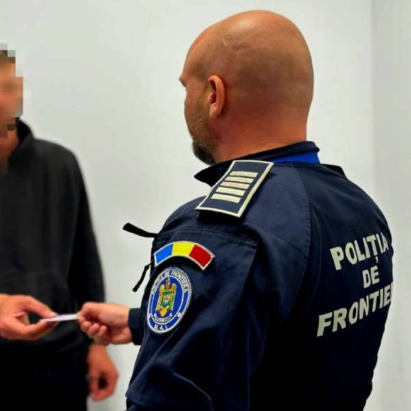 Fals privind identitatea la Punctul de Trecere a Frontierei Aeroport Iaşi