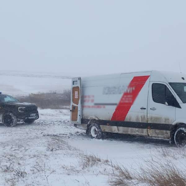 Intervenție rapidă a polițiștilor de frontieră după viscolul din Vaslui