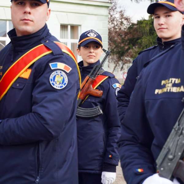 O nouă promoție de elevi a Școlii de Pregătire a Agenților Poliției de Frontieră &bdquo;Avram Iancu&rdquo; Oradea a depus jurăm&acirc;ntul militar, marc&acirc;nd &icirc;nceputul formării lor &icirc;n
