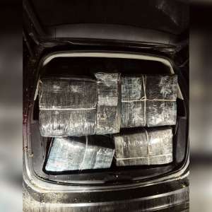 24.000 de pachete cu țigări, în valoare de peste 464.000 de lei, descoperite  într-un autovehicul de către poliţiştii de frontieră