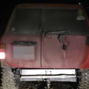 Armă de vânătoare descoperită de polițiștii de frontieră într-o mașină la Vișeu de Sus