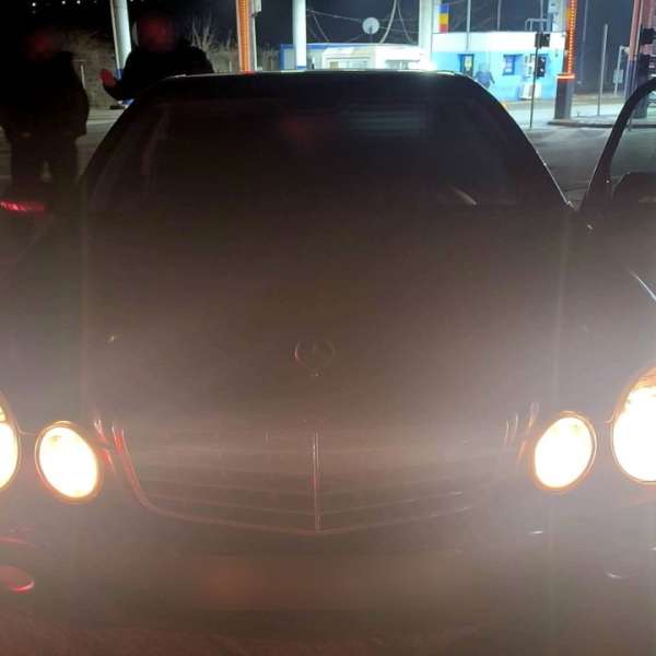 T&acirc;năr depistat la volanul unui autoturism, deşi avea dreptul de a conduce suspendat