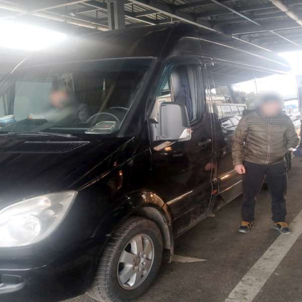 Șofer de microbuz cercetat penal pentru posesia unui certificat de competență fals