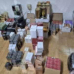 Aproximativ 2.000 de produse susceptibile a fi contrafăcute, descoperite de polițiștii de frontieră giurgiuveni