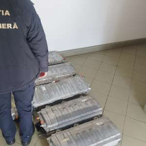Șase baterii hibride suspecte a fi furate, confiscate la frontieră