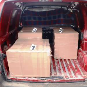 Autovehicule încărcate cu ţigări de contrabandă, descoperite în municipiul Iași