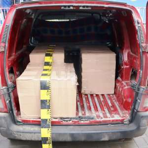 Autovehicule încărcate cu ţigări de contrabandă, descoperite în municipiul Iași