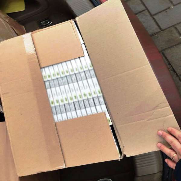 Autovehicule &icirc;ncărcate cu ţigări de contrabandă, descoperite &icirc;n municipiul Iași