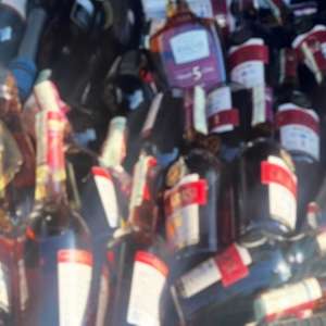 Surprize la controlul polițiștilor de frontieră: portbagaj plin cu coniac fără documente