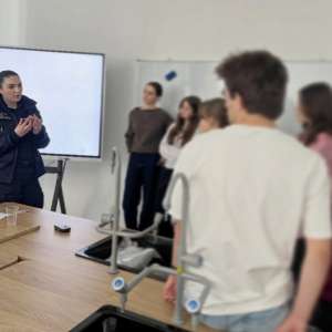 Polițiștii de frontieră timișoreni au prezentat oferta educațională a MAI elevilor din liceele din județul Timiș