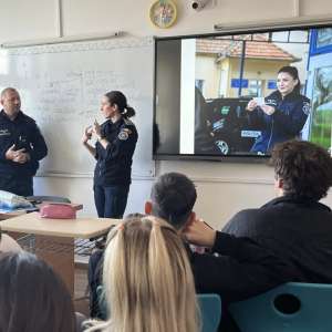 Polițiștii de frontieră timișoreni au prezentat oferta educațională a MAI elevilor din liceele din județul Timiș