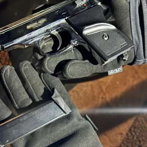 Armă neletală, fără documente legale, descoperită de polițiștii de frontieră