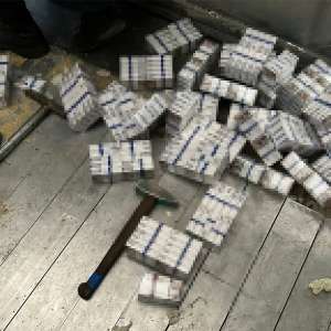 Contrabandă ingenioasă la frontieră: țigări în valoare de 63.000 de euro ascunse în podeaua unui camion cu furaje de soia vrac