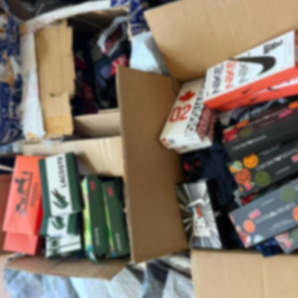 Marfă contrafăcută &icirc;n valoare de peste 2 milioane  de lei, decoperită la Giurgiu