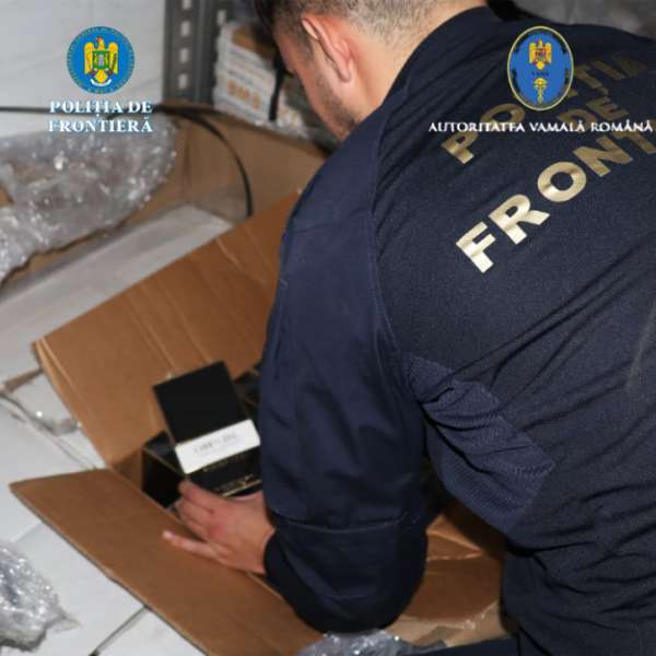 Peste 2.000 de bunuri susceptibile de a fi contrafăcute, &icirc;n valoare de aproximativ 654.000 lei, descoperite la Calafat