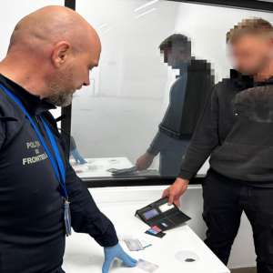 Cetățean moldovean cu identități false depistat de polițiștii de frontieră din cadrul Punctului de Trecere a Frontierei Aeroport Iaşi