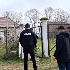 Aproximativ 15 kg de icre negre, peste 48 kg de sturion și diverse sume de bani descoperite de polițiștii de frontieră constănțeni, în urma unor percheziții
