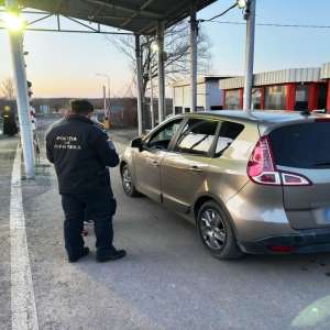 Asigurare falsă prezentată drept autentică la controlul de frontieră