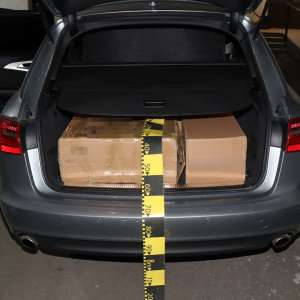 Țigări în valoare de aproximativ 43.000 de lei, descoperite în mașina unui sucevean oprit în trafic