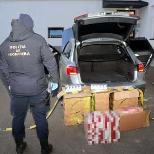 Țigări în valoare de aproximativ 43.000 de lei, descoperite în mașina unui sucevean oprit în trafic