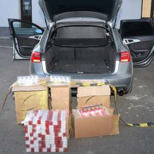 Țigări în valoare de aproximativ 43.000 de lei, descoperite în mașina unui sucevean oprit în trafic
