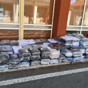 Articole vestimentare și de încălțăminte susceptibile a fi contrafăcute, în valoare de aproximativ 3 milioane de lei, confiscate de către poliţiştii de frontieră constănțeni