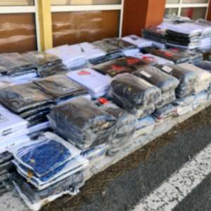Articole vestimentare și de încălțăminte susceptibile a fi contrafăcute, în valoare de aproximativ 3 milioane de lei, confiscate de către poliţiştii de frontieră constănțeni