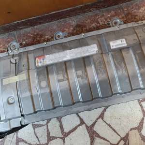 Două baterii hibride furate din Germania, confiscate la frontieră