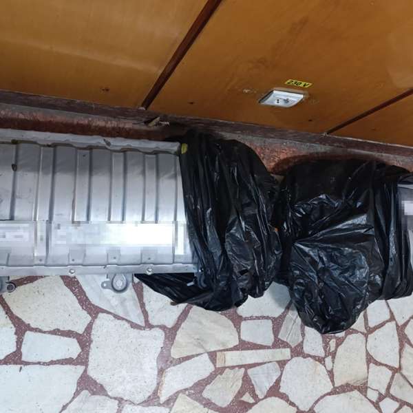 Două baterii hibride furate din Germania, confiscate la frontieră