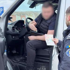 Permis de conducere fals primit de la angajator