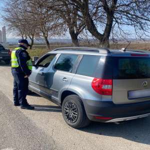 Depistat la volan, deşi avea dreptul de a conduce suspendat