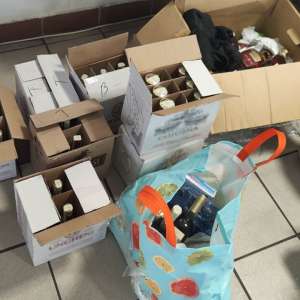 Aproximativ 650 de litri de băuturi alcoolice de contrabandă descoperiți într-un autocar