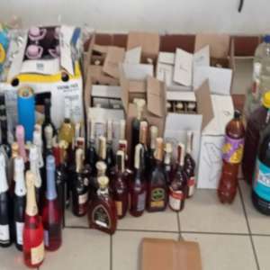 Aproximativ 650 de litri de băuturi alcoolice de contrabandă descoperiți într-un autocar