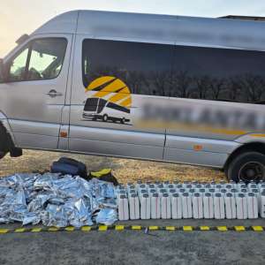 Aproape o tonă de insecticid fără acte, confiscată la Satu Mare; patru persoane cercetate penal