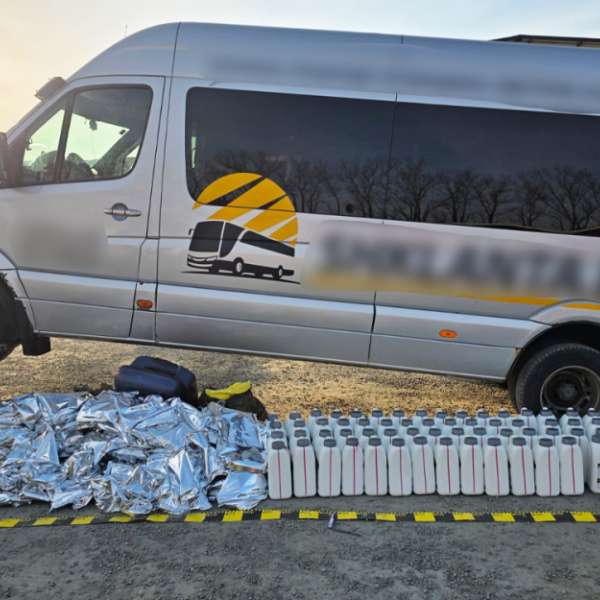 Aproape o tonă de insecticid fără acte, confiscată la Satu Mare; patru persoane cercetate penal