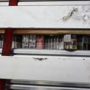 Tigarete ascunse într-un autocamion care transporta profile de aluminiu, descoperite de către poliţiştii de frontieră