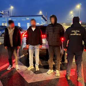 Trei cetățeni străini fără documente pentru călătoria în spațiul Schengen, depistați de polițiștii de frontieră din Dolj