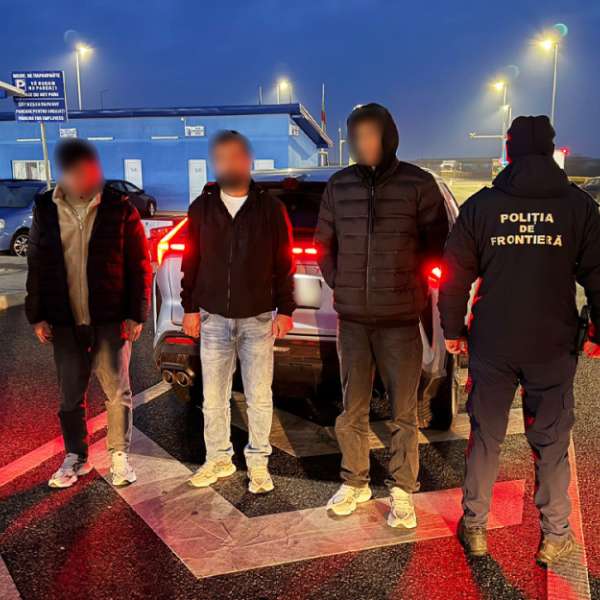 Trei cetățeni străini fără documente pentru călătoria &icirc;n spațiul Schengen, depistați de polițiștii de frontieră din Dolj