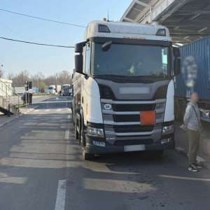 Cetățean român depistat la volanul unui autocamion, deşi nu avea acest drept