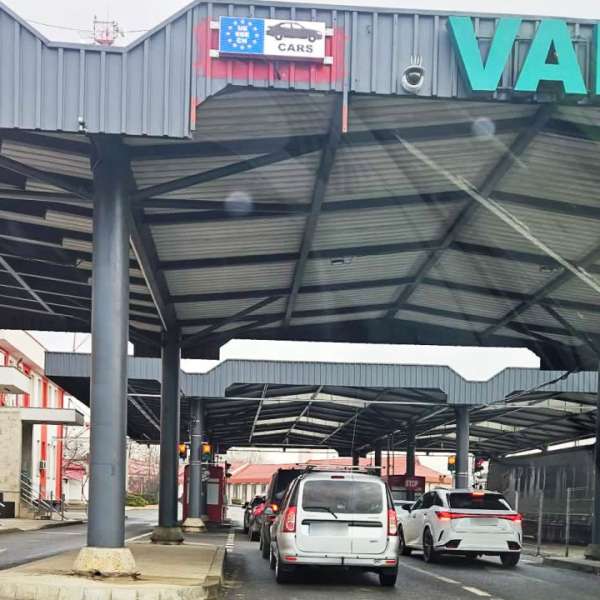 Cetățean român la ieșirea din țară cu dreptul de a conduce suspendat