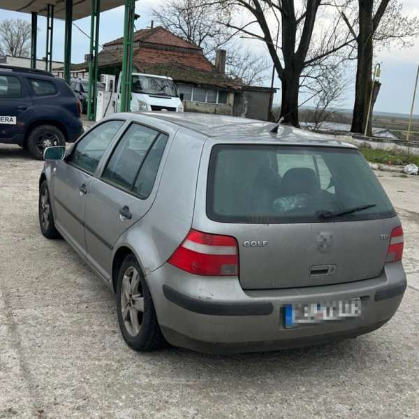 Cetățean bulgar depistat conduc&acirc;nd un autoturism cu numere neconforme și fără permis de conducere
