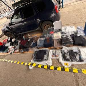 Produse susceptibile a fi contrafăcute, estimate la 12.000 de lei, descoperite de polițiștii de frontieră sătmăreni
