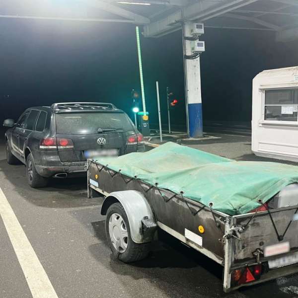 Cercetat pentru tractarea unei remorci ne&icirc;nmatriculate şi conducere cu permis necorespunzător