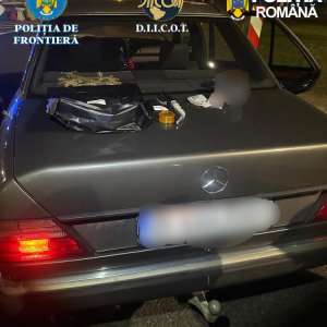 Cetățean român depistat pe autostrada A1, în apropiere de Nădlac, cu 500 de grame de canabis