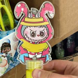 Articole de îmbrăcăminte, parfumuri și jucării susceptibile a fi contrafăcute, evaluate la 207.000 de lei, descoperite de polițiștii de frontieră constănțeni