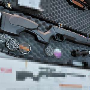 Armă cu aer comprimat şi 200 de bucăţi de proiectile descoperite, într-un colet, de poliţiştii de frontieră de la Aeroportul Cluj