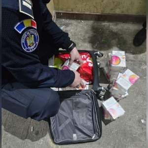 Mii de bunuri contrafăcute și țigarete, scoase din circuitul ilegal de polițiștii de frontieră în cadrul unor acțiuni de tip BLITZ