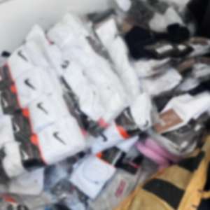 Polițiștii de frontieră giurgiuveni au confiscat produse contrafăcute în valoare de aproximativ 1,6 milioane lei