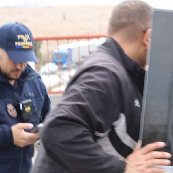 Bunuri contrafăcute și unelte de pescuit ilegal, descoperite de polițiștii de frontieră constănțeni &icirc;n perioada Floriilor ortodoxe și a Paștelui Catolic